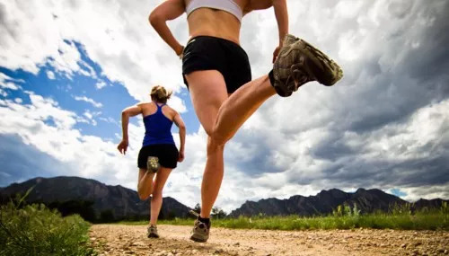 跑步后脚趾发黑怎么恢复,跑步顶的脚趾甲发紫怎么处理