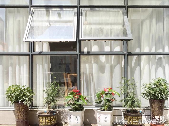 年轻人,谁不是一边感叹房子小,一边在小房子里拼命折腾?