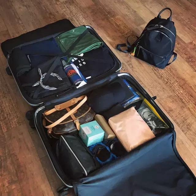 生活在别处完整版,法国西部自驾游