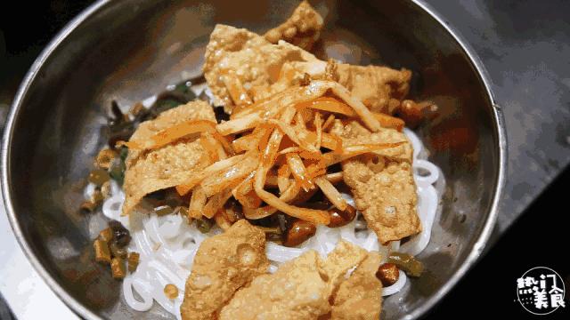 中南大学侧门小巷子口这家螺蛳粉店，不起眼却一火5年