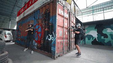 真人吃鸡海滩战斗,吃鸡真人版真实场地