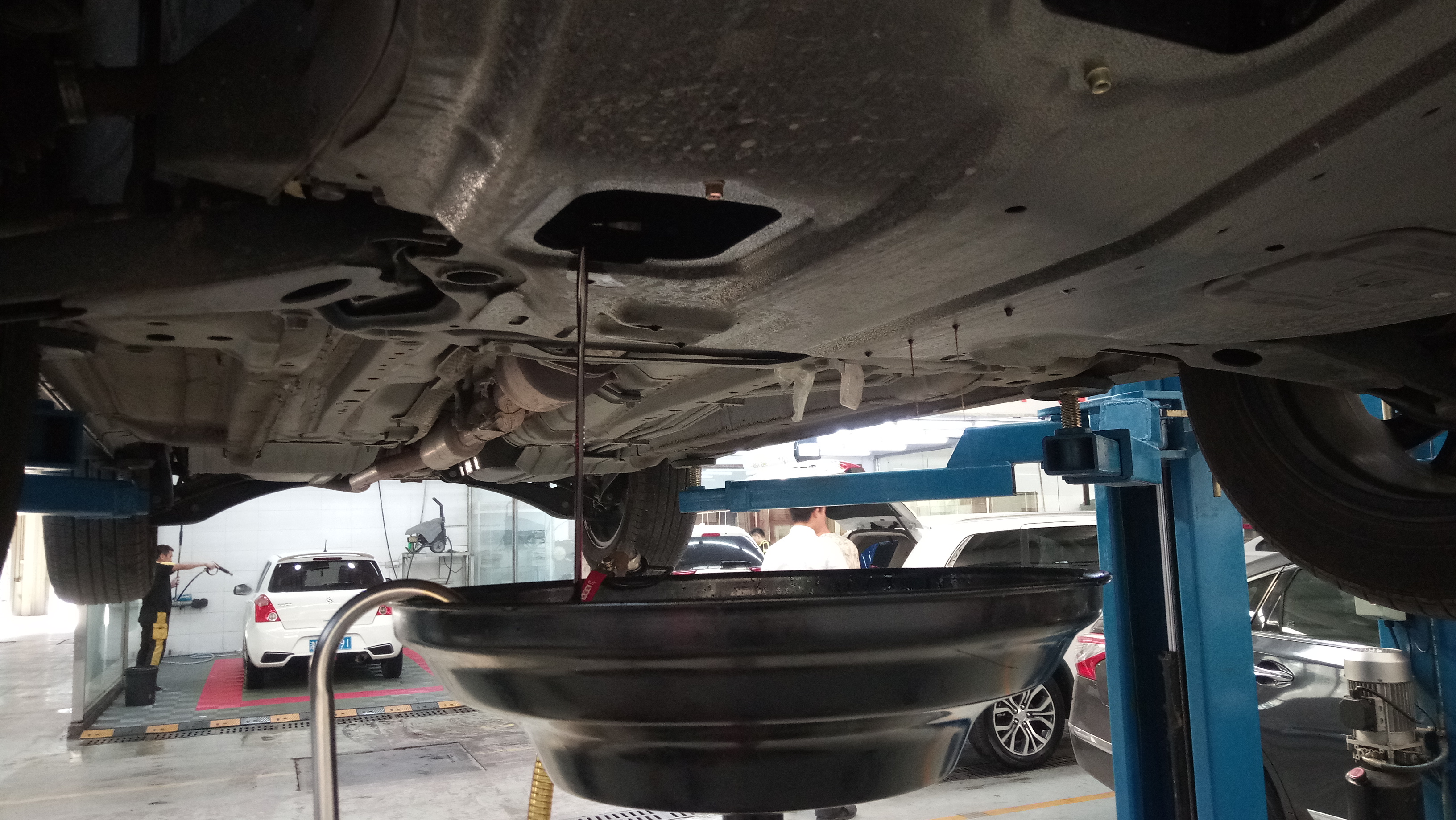 三菱欧蓝德换机油用多少,三菱欧蓝德更换胜牌机油