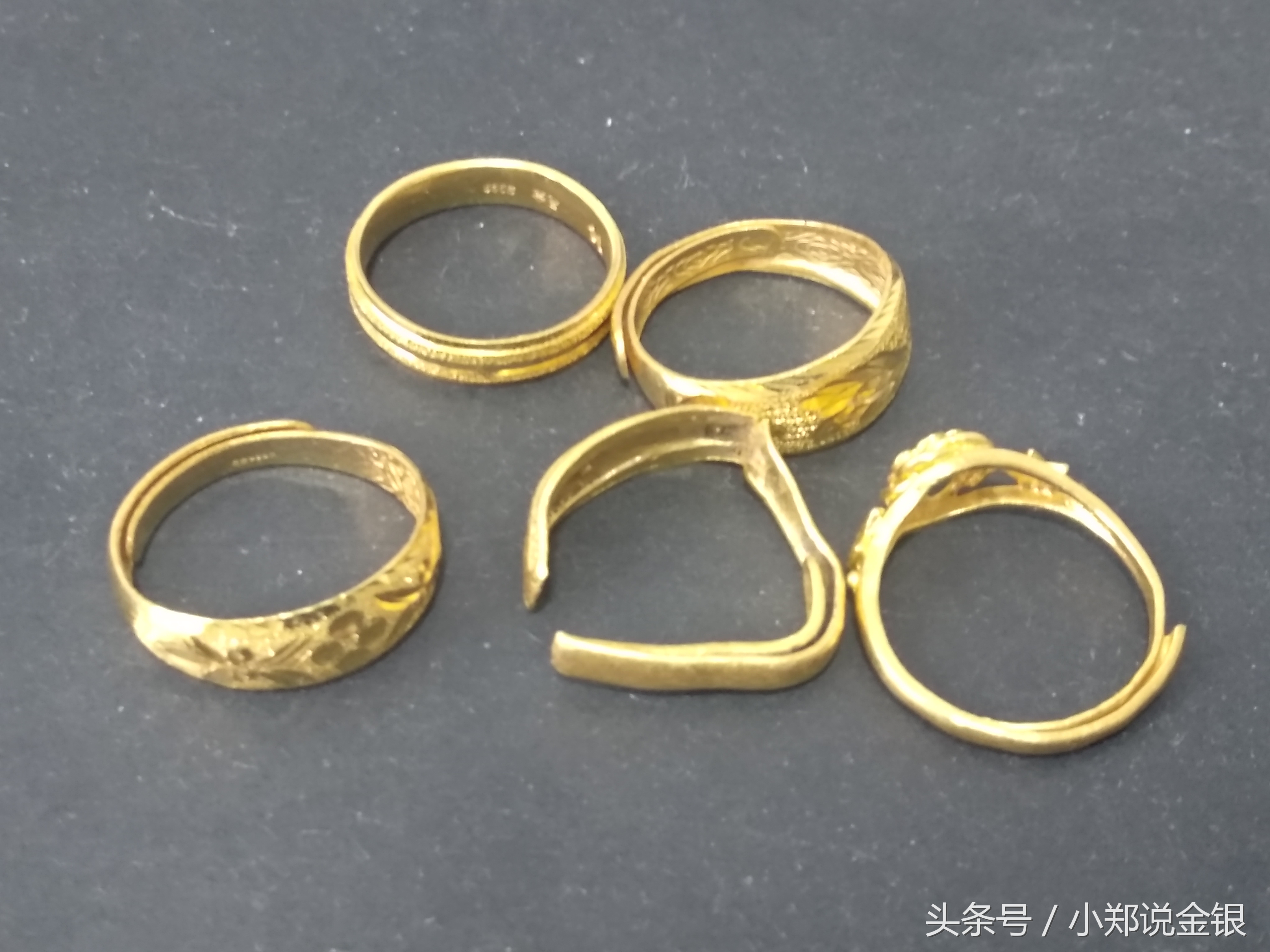 黄金戒指刚戴几天就磨损正常吗,黄金戒指戴几天就变形了