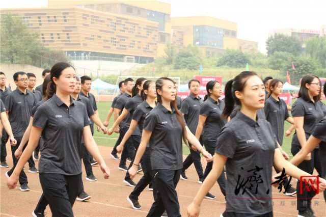 第四届济南市高新区职工运动会隆重开幕，现场气氛热烈、精彩至极！