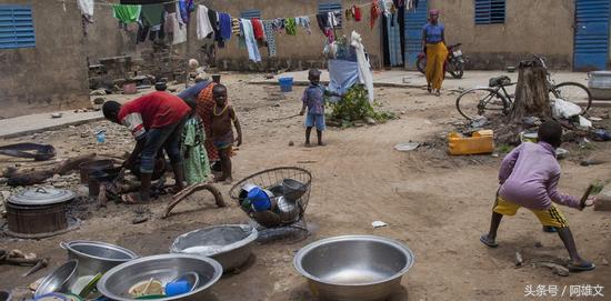 西非“女儿国”:男人用可乐果求亲能娶多个妻子