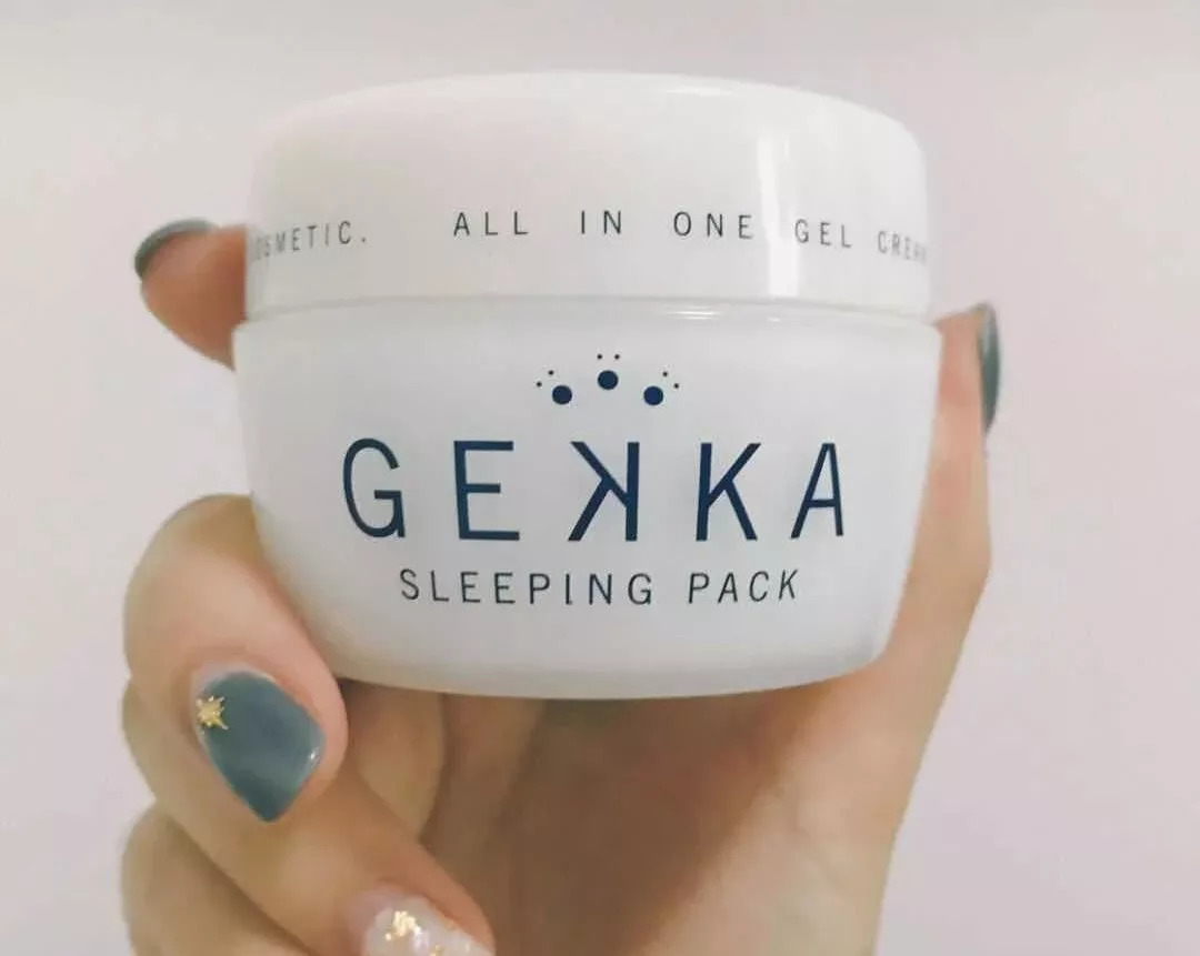 睡一觉毛孔都隐形？顺便还白了2个度，这款整形面膜我服了……