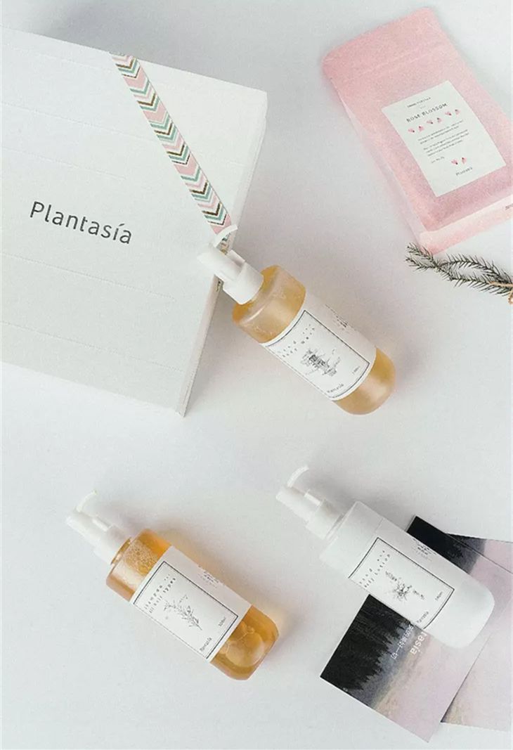 出门在外,来看看LOHAS编辑部的小姐姐们都必备哪些好物~