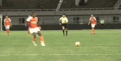 裁判被警察保护名场面,裁判被保安带走