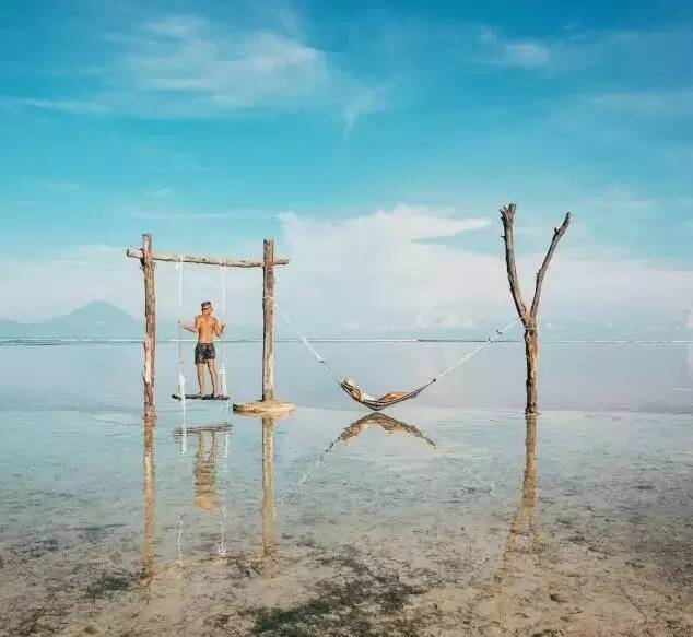 拿着攒下的3万块，买了张去曼谷的单程机票，开始了段崭新的人生