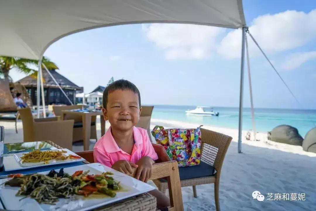 带两个孩子出去的妈妈,带两个孩子的妈妈去旅行