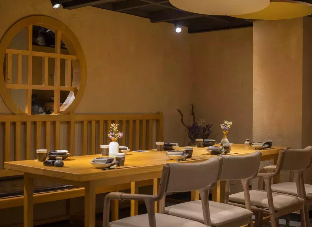 晚上烧烤人气爆棚的一家烧烤店,一到晚上就火爆的烧烤店