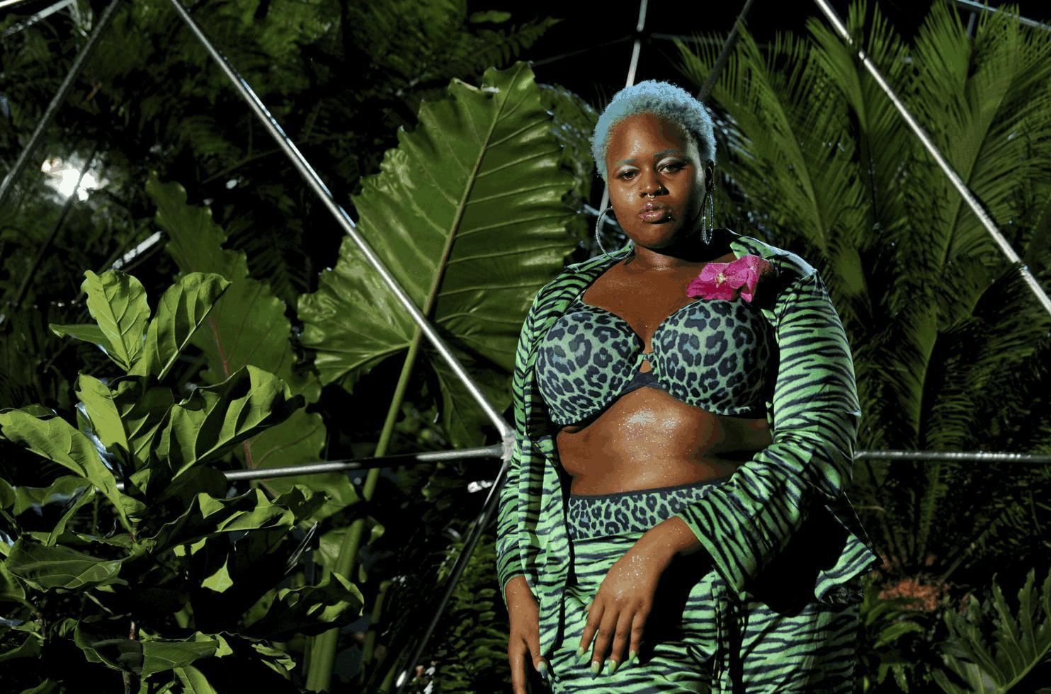 蕾哈娜内衣品牌秀,蕾哈娜内衣品牌时装秀