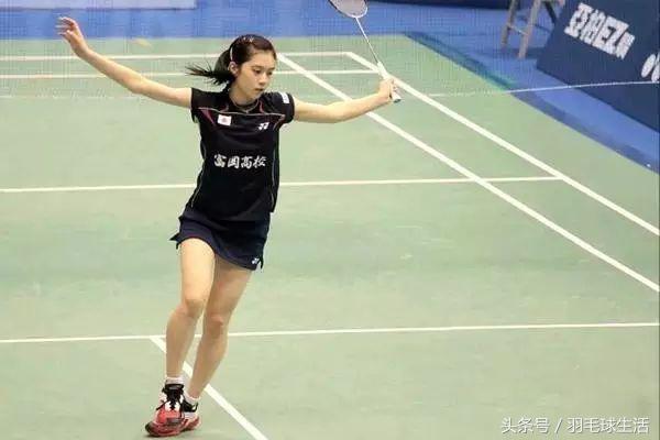 打羽毛球最美的女的,一大群美女打羽毛球