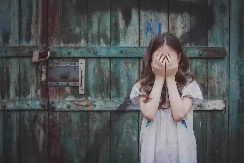 玩真心话大冒险被要求跳河,真心话大冒险美女跳河