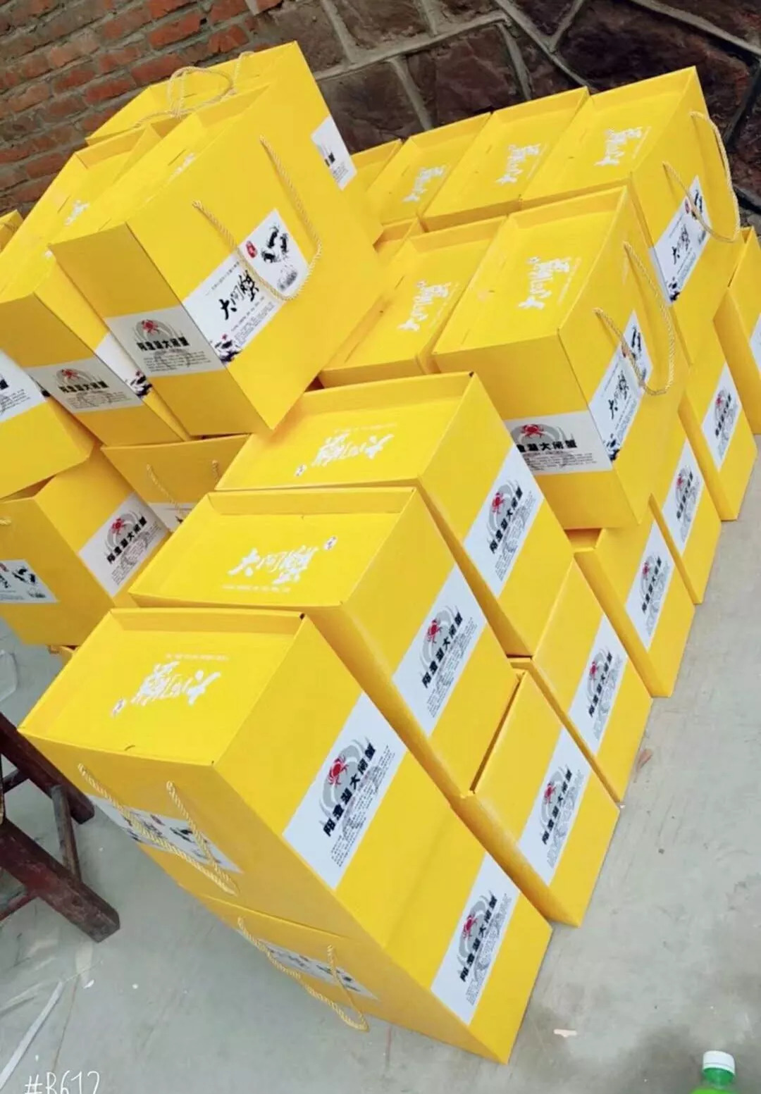 「团购」中秋送礼必备！价格低质量好的阳澄湖大闸蟹要去哪里买呢？这只来自阳澄湖的鲜活大闸蟹肥美爆膏正当时，错过等一年！