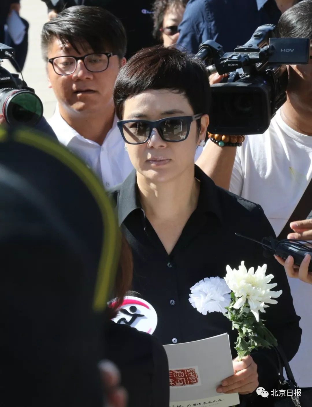 朱旭遗体告别仪式举行*家宝温**、*仪吴**等送挽联