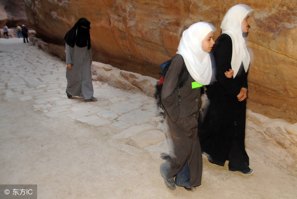 约旦佩特拉古城夜景,约旦古城佩特拉需要飞到哪里