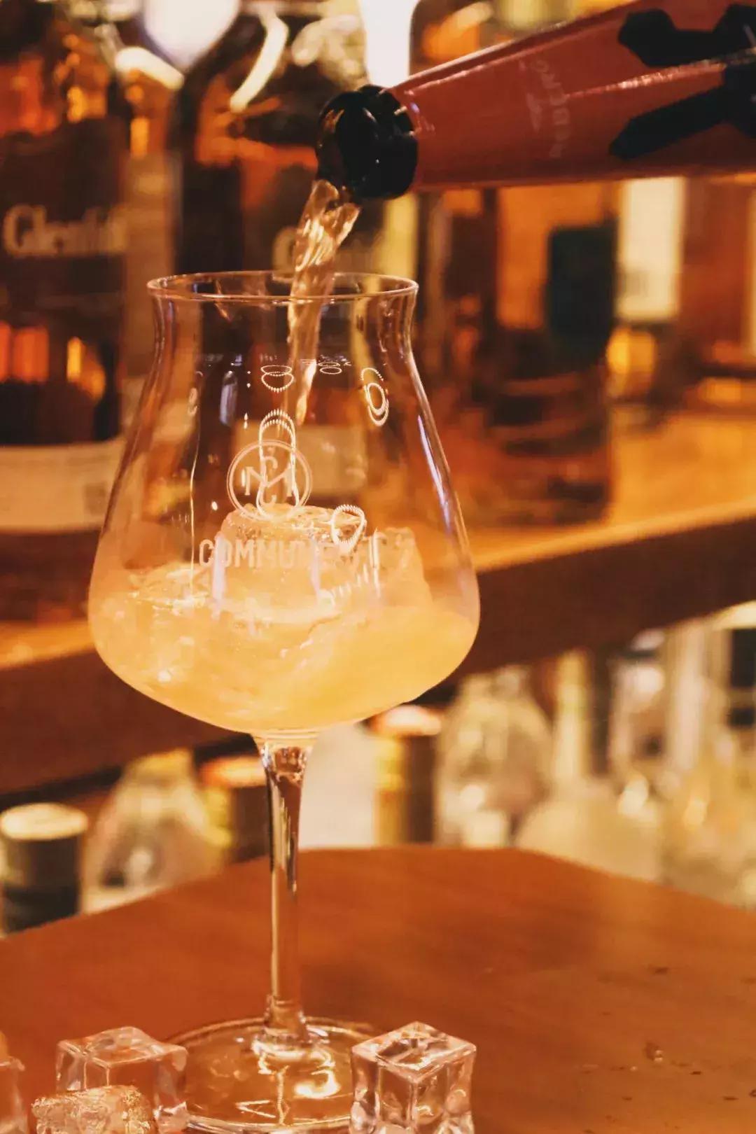 畅饮半个月！这家“自选型”酒吧就在民歌湖酒吧街！