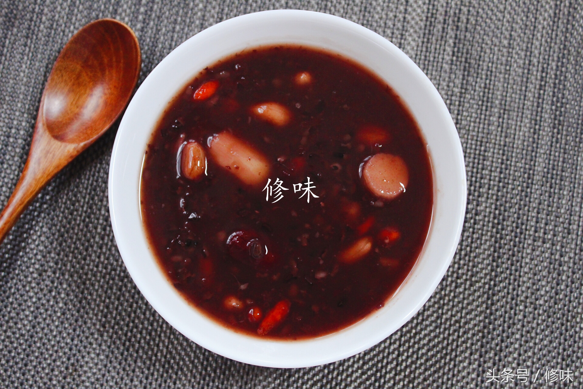 大米粥怎么做补血,煮大米粥放什么煮能补血补气的