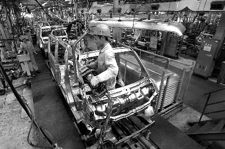 从亏损2亿到年销售30亿,负债77亿的微车之王