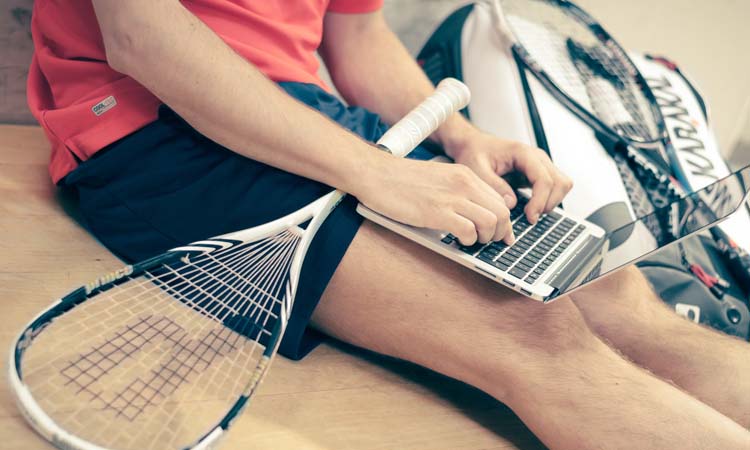 怎么在同事面前表现得很有城府,同事心机很深