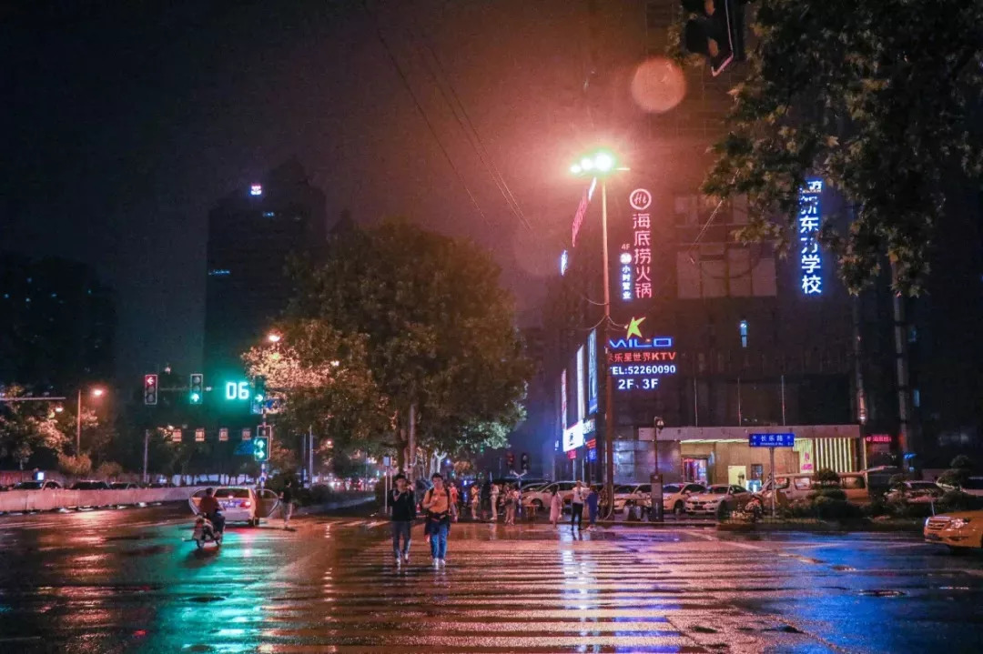 南京的夜晚真实图片,2005年的南京街头真实影像