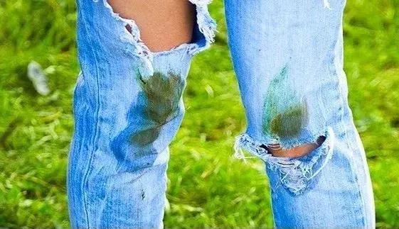 衣服发黄不要怕用它泡一泡,用漂白剂把白色衣服漂黄了怎么办