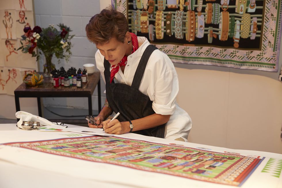 Hermès丝巾为何让全世界女人都着迷？爱马仕丝巾俱乐部给你解答