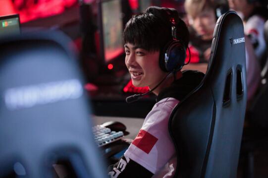 守望世界杯第三季,赤小兔最新采访视频