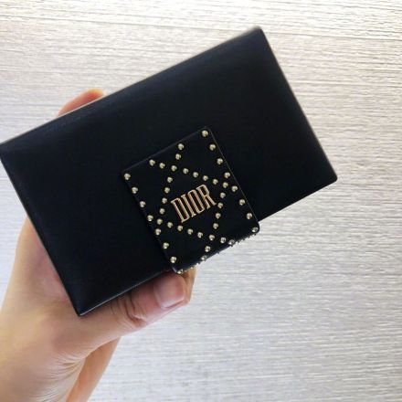 dior为何这么贵,dior莫名其妙给寄了礼盒