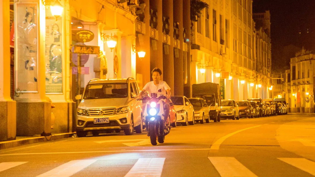 当你抱怨生活太难时,当你抱怨生活不易时