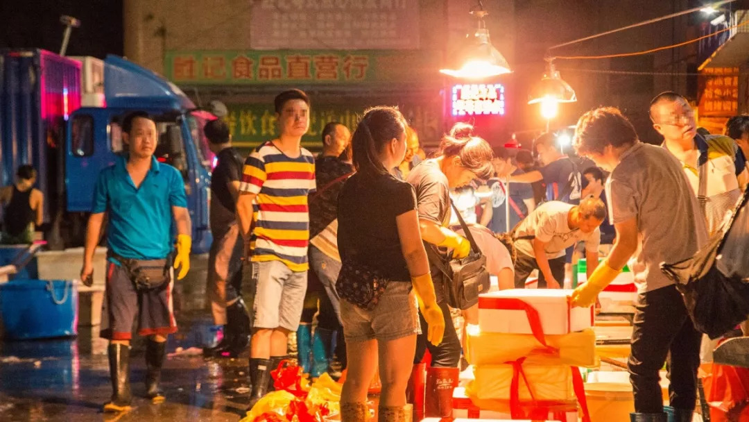 当你抱怨生活太难时,当你抱怨生活不易时