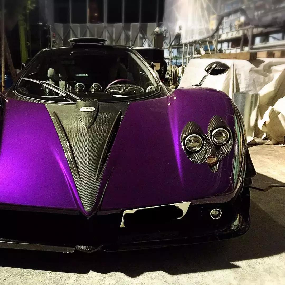 土豪界的泥石流，他花17亿成世界首位坐私人火箭环游月球的人……