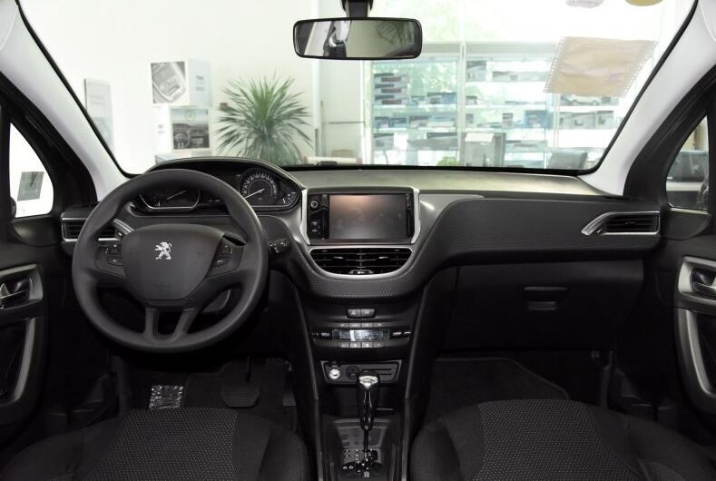 7万怎么选同为15年的小型SUV标志2008和精品小车大众POLO