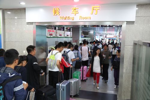6000余张手机订票还没取，提前1小时到站防被堵