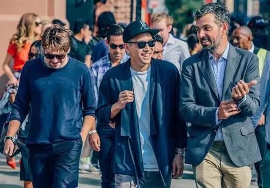 男人穿西装怎么才能穿出高级感,男士该如何穿西装好看呢