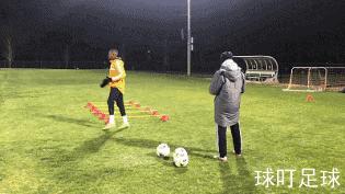 如何踢球的时候打出爆发力,踢球练核心力量的动作
