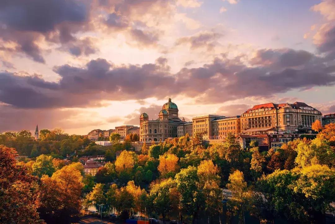 比周杰伦大婚的地方更震撼，还是迪士尼城堡原型地！快来打卡！