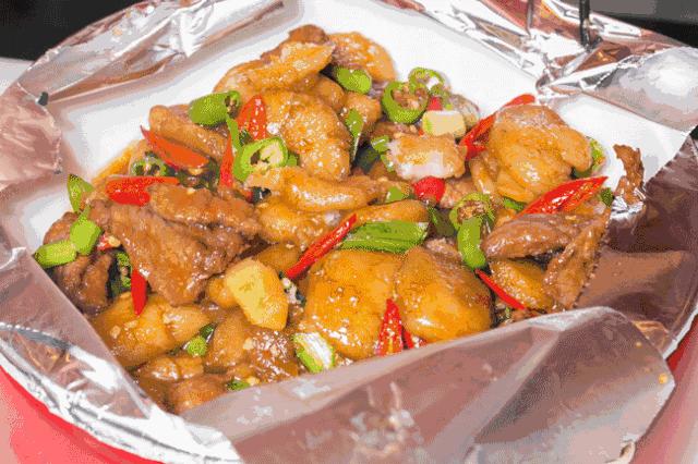 6.8折！陆家嘴惊现1家“网黄餐厅”，人均40+吃哭老板！