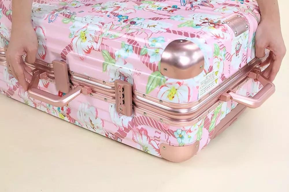 梁洛施秋冬穿搭,梁洛施机场装扮