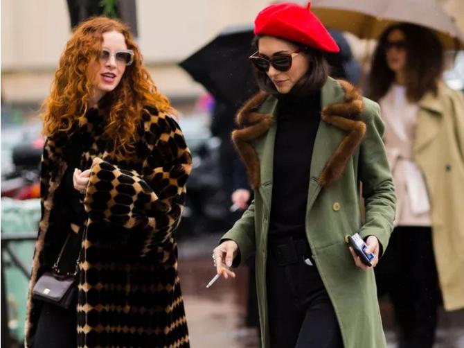 墨绿色衣服如何搭配好看,墨绿色整套衣服怎样搭配才好看