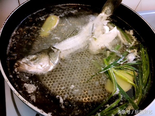 豆腐鳕鱼羊肉,鲜豆腐煮鱼