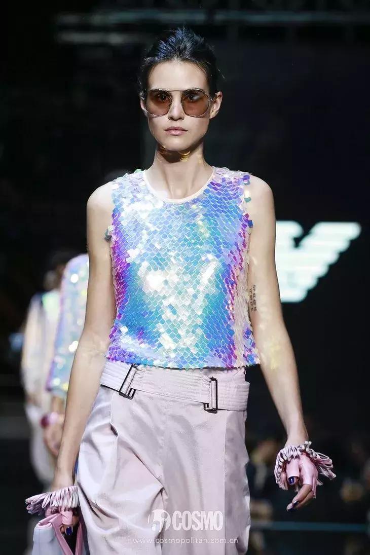 丫丫已经美“腻”了！于是穿上EmporioArmani帅气一回