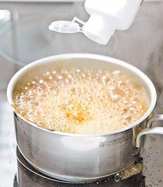 怎么清除锅底烧焦的油脂,如何处理锅底烧焦污渍