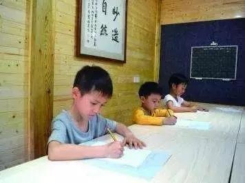 刚上一年级的孩子怎样练写字,如何帮一年级孩子书写一手好字