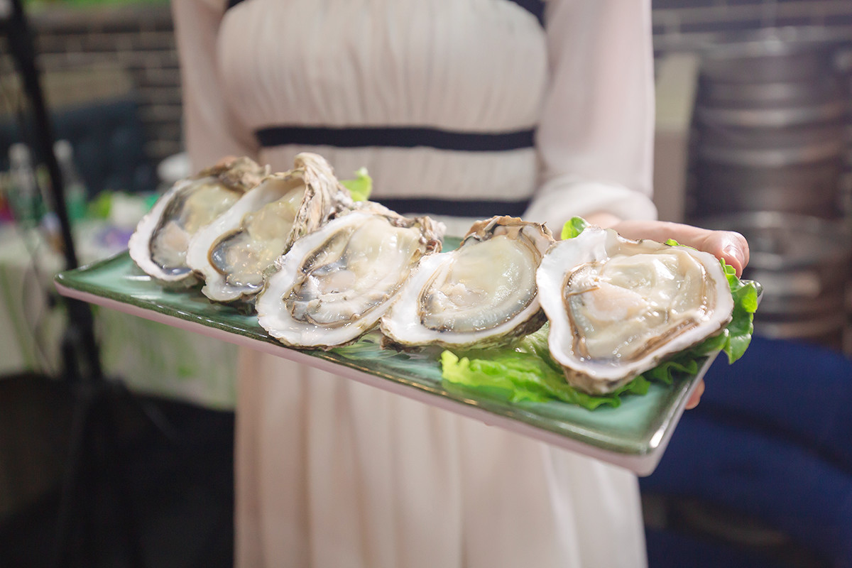 要火！用鲍鱼熬的精华汤底，还涮着“透明”的菜！