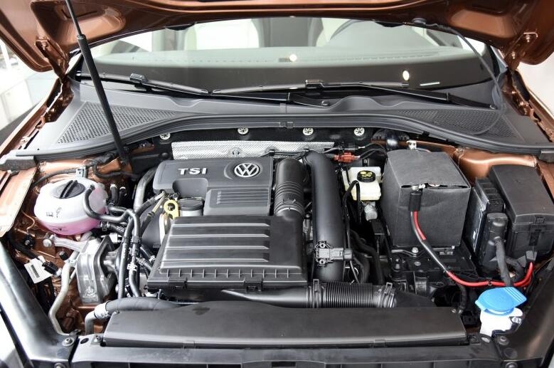 12万在手,是选逼格更高的10年奔驰还是宽体轿跑16年凌度