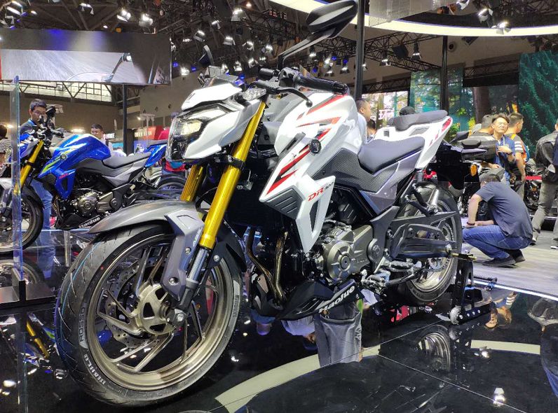 铃木骊驰250和豪爵gw250哪个好,豪爵铃木三兄弟配置对比表