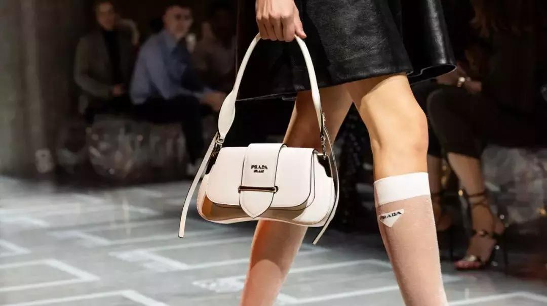 又有一波最新的美鞋美包来了看看我们是否为你种下了一片草原