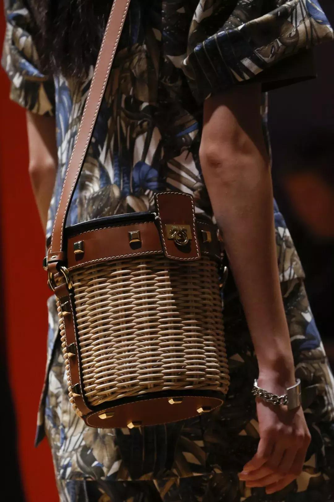 又有一波最新的美鞋美包来了看看我们是否为你种下了一片草原